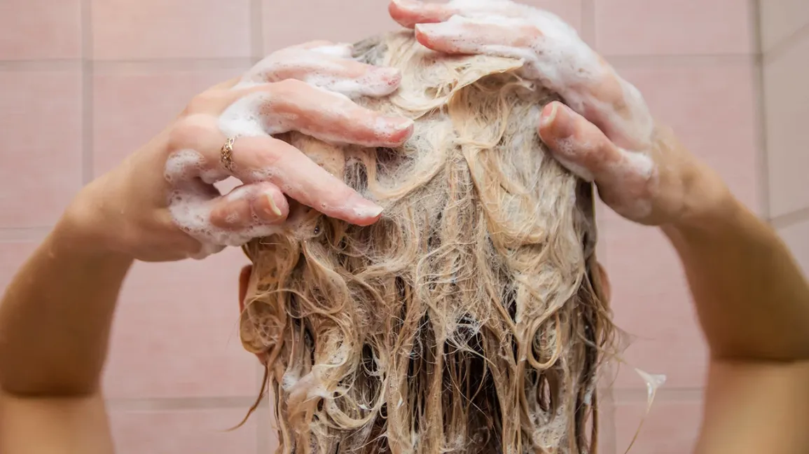Shampoo for dandruff is specifically formulated with ingredients to combat the symptoms of dandruff, such as flaking, itching, and irritation. These shampoos typically contain active ingredients like zinc pyrithione, selenium sulfide, or ketoconazole, which target the underlying causes of dandruff, like the overgrowth of a fungus called Malassezia globosa